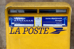 Heure de levée du courrier : comment lire une boîte jaune ?